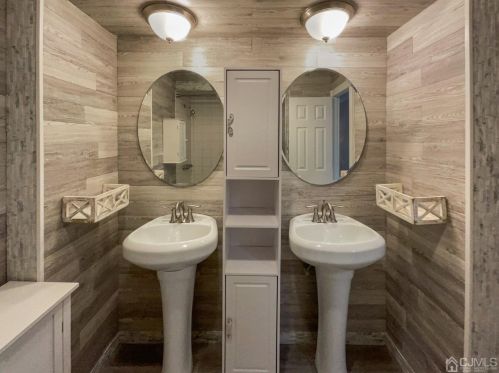 21 Morningside Dr, Old Bridge NJ  08857-2713 exterior