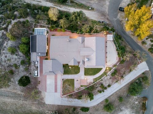 26945 Brooken Ave, Santa Clarita CA  91387-3904 exterior