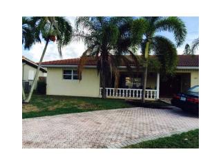 1252 Coral Ln, Hollywood, FL 33019-2204