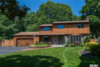 3 Kingfisher Dr, Smithtown, NY 11787-3311