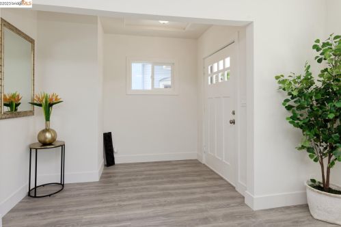 950 39 St, Oakland CA 94608-3899 exterior