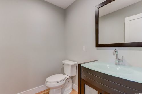 2592 Hewlett Ln, North Bellmore NY  11710-4413 exterior