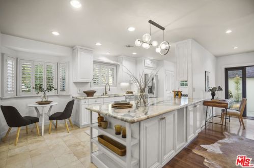 12202 Hartsook St, North Hollywood CA  91601-3961 exterior