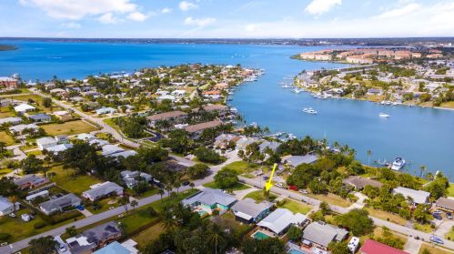 352 Fernandina St, Fort Pierce, FL 34949-3555
