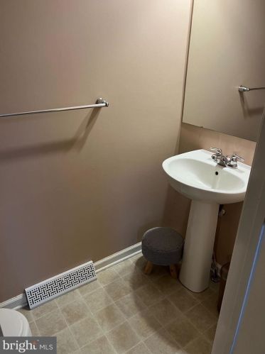 195 Sheldrake Cir, Dover DE  19904-5693 exterior