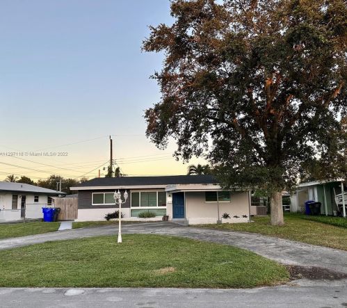 2231 57th Way, Hollywood FL  33021-3828 exterior