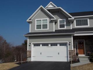 45 Lorenzo Dr, Troy, NY 12180-7814