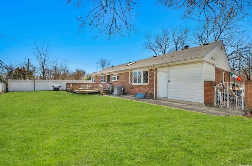 738 Salisbury Park Dr, Westbury NY  11590-5820 exterior