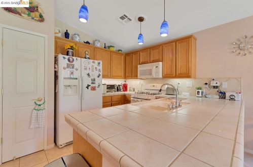 402 Laurel Pl, Rio Vista CA  94571-2181 exterior