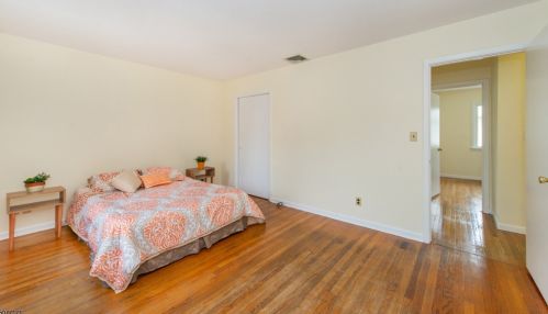 100 Cedarhurst Ave, West Paterson NJ  07424-3005 exterior