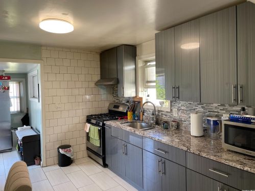 88-56 Sabre St, Jamaica, NY 11427-2726