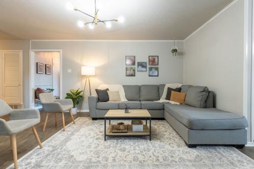 6044 Worrell Dr, Fort Worth, TX 76133-2844