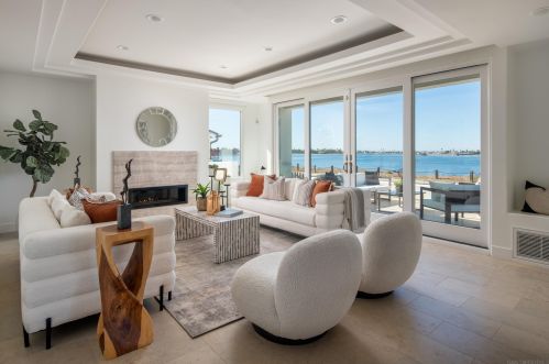 3535 Riviera Dr, San Diego CA 92109-6641 exterior