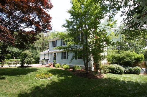 810 Slocum Rd, South Kingstown, RI 02874-1604