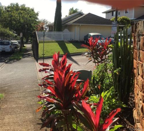 98-1910 Kaahumanu St, Aiea, HI 96701