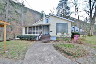 2533 Catawba Valley Dr, Salem, VA 24153-1851