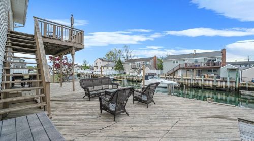 2661 Peconic Ave, Seaford NY  11783-3451 exterior