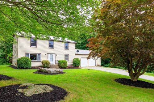 7 Cranberry Dr, Uncasville, CT 06382-2006