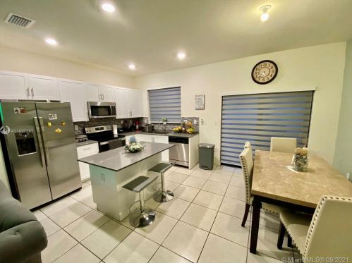 10556 32nd Ln, Hialeah, FL 33018-1703