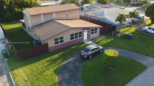 7050 26th St, Hollywood, FL 33023-3745