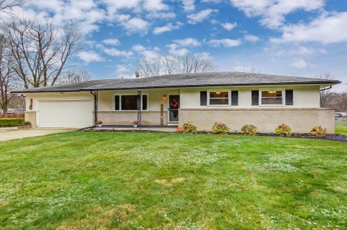 340 Meadow Way, Pataskala, OH 43062-9419