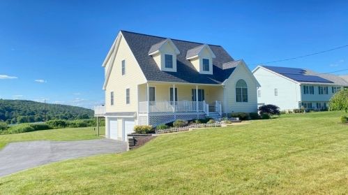 12 Macomber Rd, Monson, MA 01057-9404