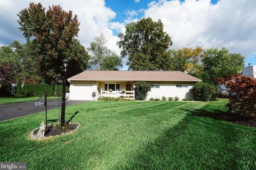 1059 Jeffrey Dr, Southampton, PA 18966-4117