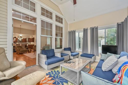 92 Greyhawk Dr, Mashpee MA 02649-4420 exterior