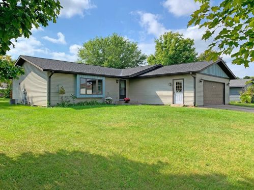 402 Delmar Ave, East Farmington, WI 54020-8179