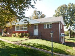 514 Cochran Dr, Greensburg, PA 15601-4551
