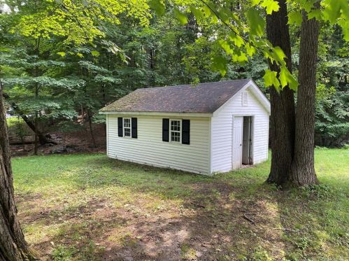 138 Hillcrest Dr, Marlborough, NY 12542-6311