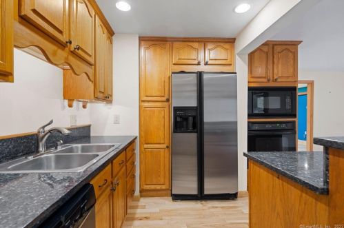 122 Carpenter Rd, New Hartford CT  06057-3003 exterior