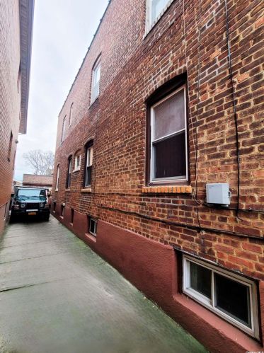 13322 133rd St, Jamaica, NY 11420-3809