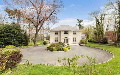 380 Shore Rd, Great Neck, NY 11023-2402