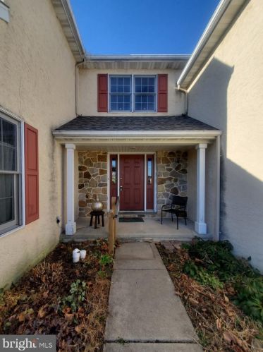 14 Stable Dr, Marsh, PA 19520-9238