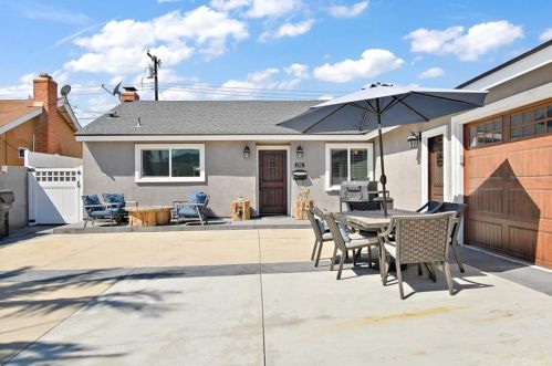 17401 Waal Cir, Huntington Beach, CA 92647-6333