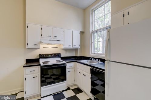 109 7 St, Washington DC  20003-1212 exterior