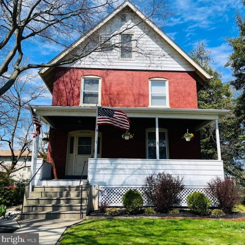909 10th Ave, Prospect Park, PA 19076-2101