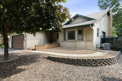 5930 Fernwood St, Saint Paul, MN 55126-8457