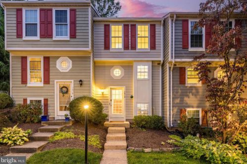 1616 Fieldthorn Dr, Herndon, VA 20194-1532