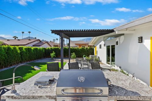 52152 Avenida Alvarado, La Quinta CA  92253-3229 exterior
