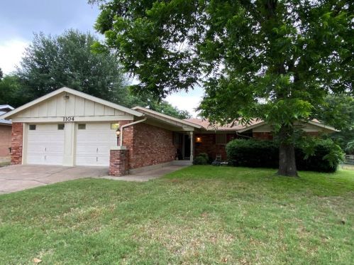 1104 Valley View Dr, Hurst, TX 76053-4534