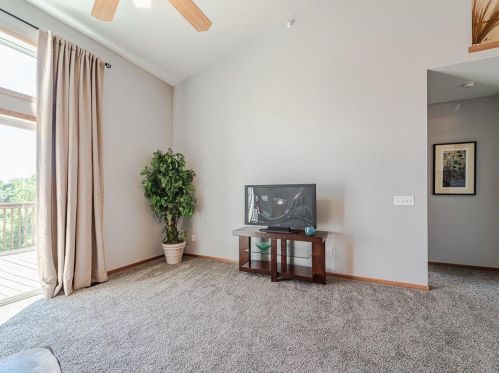 4638 Bloomberg Ln, South Saint Paul, MN 55076-1164