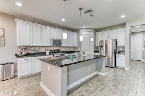 2922 Amber Sun Dr, Phoenix AZ 85085 exterior