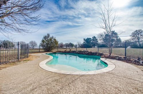 10792 Strittmatter Rd, Pilot Point, TX 76258-4665