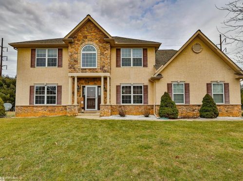 6608 Carmel Dr, Macungie, PA 18062-8763