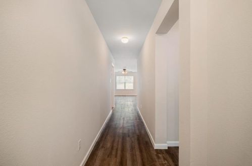 394 Dandelion Loop, Uhland, TX 78640-5512