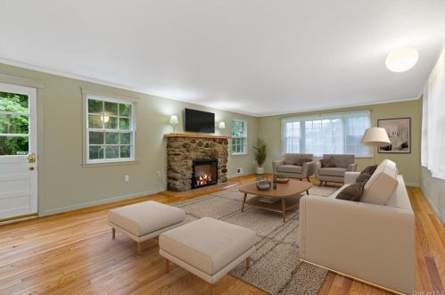 2751 Quaker Church Rd, Yorktown Hgts NY  10598-3346 exterior