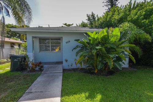 909 4th Ave, Delray Beach, FL 33483-3414