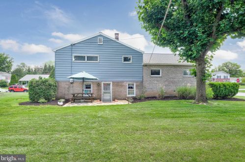 33 Scarsdale Dr, Camp Hill PA  17011-7933 exterior